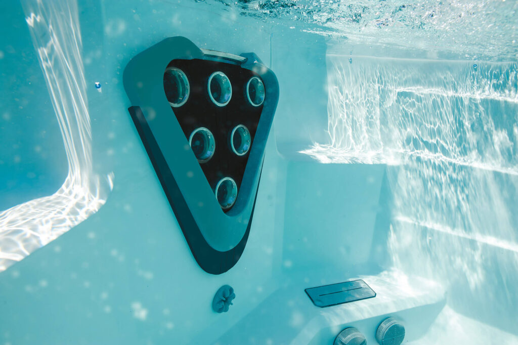 Airless VIP-zwemjets onder water in de H2X-zwemspa