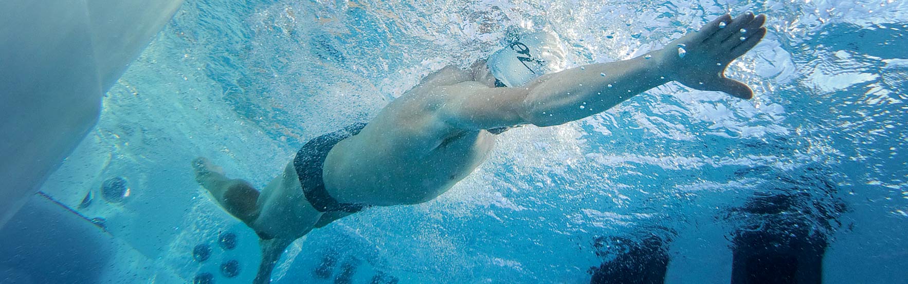 trainen in een zwemspa voorkomt dat u de privacy van uw achtertuin moet verlaten om te gaan sporten in de sportschool