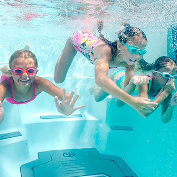 Kinderen onder water.