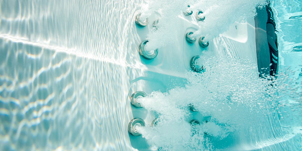 Aanzicht van de Xtreme Therapy Cove-jets onder water.