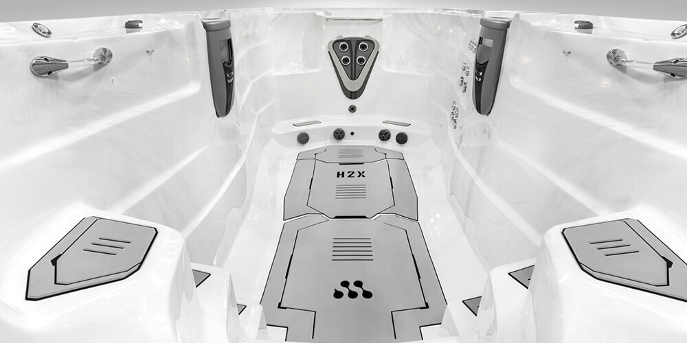 Antislip-comfortvloersysteem in een droge H2X Swim Spa.