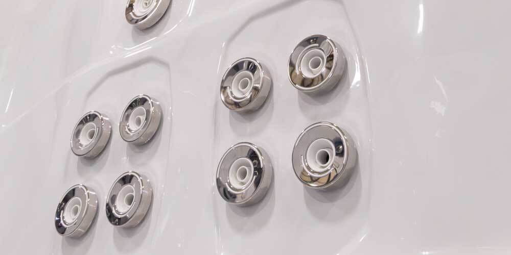Therapeutische waterstralen in een Trainer 12 H2X Fitness Swim Spa.